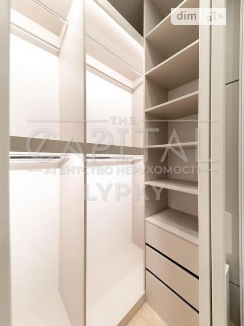Sale of 3-room apartment 85 sq. m. on Andriy Verkhoglyada St. 15B •