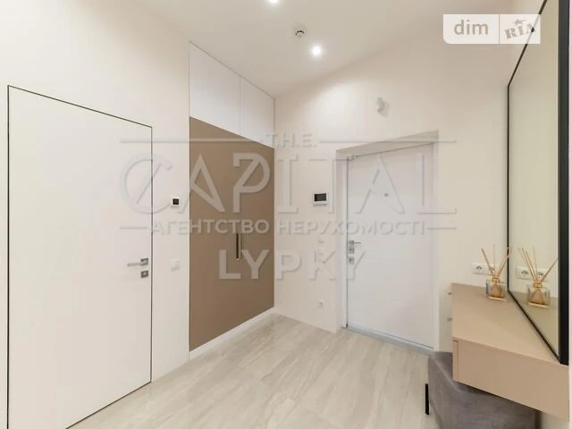 Sale of 3-room apartment 85 sq. m. on Andriy Verkhoglyada St. 15B •