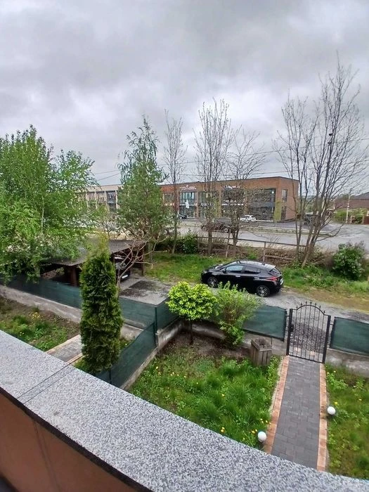 Italian style townhouse, renovated, ready to move in