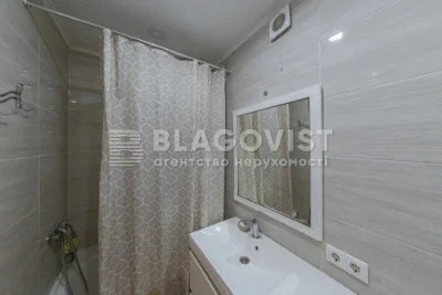 Продаж будинку на вулиці Уласа Самчука в м. Києві, з генерат