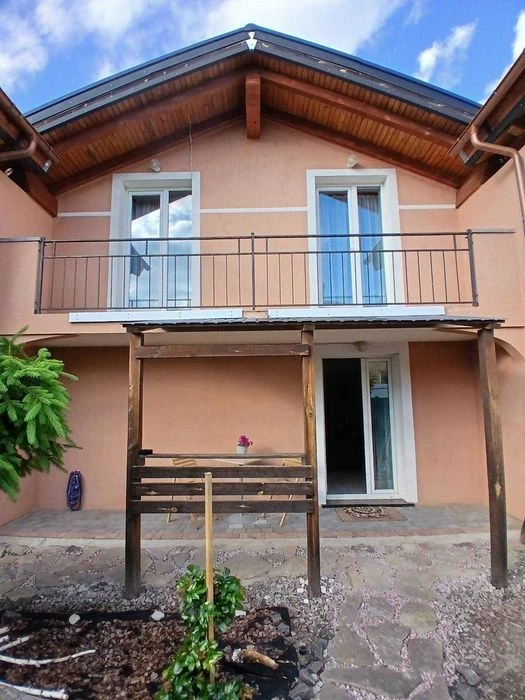 Italian style townhouse, renovated, ready to move in