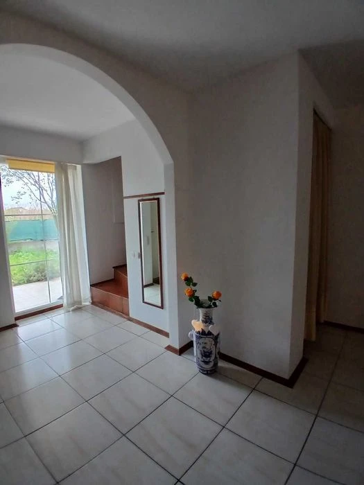 Italian style townhouse, renovated, ready to move in