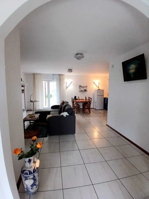 Italian style townhouse, renovated, ready to move in