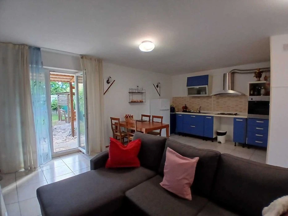 Italian style townhouse, renovated, ready to move in