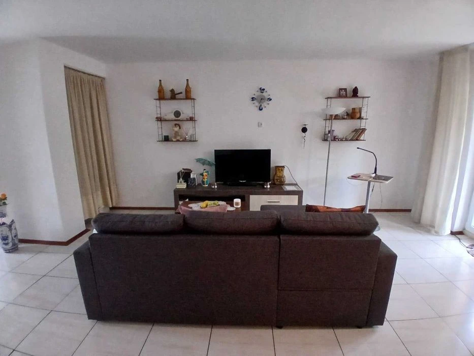 Italian style townhouse, renovated, ready to move in