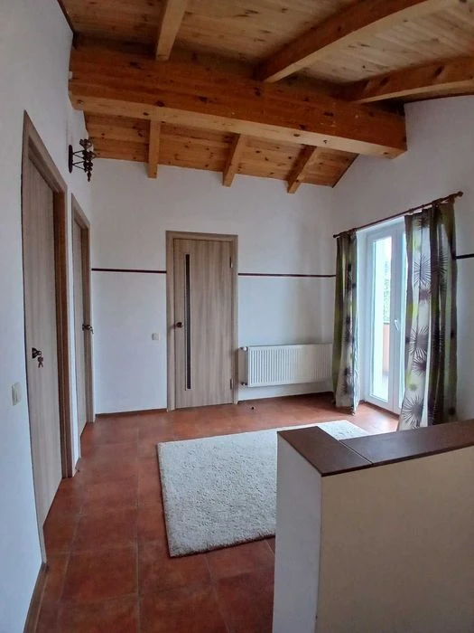 Italian style townhouse, renovated, ready to move in