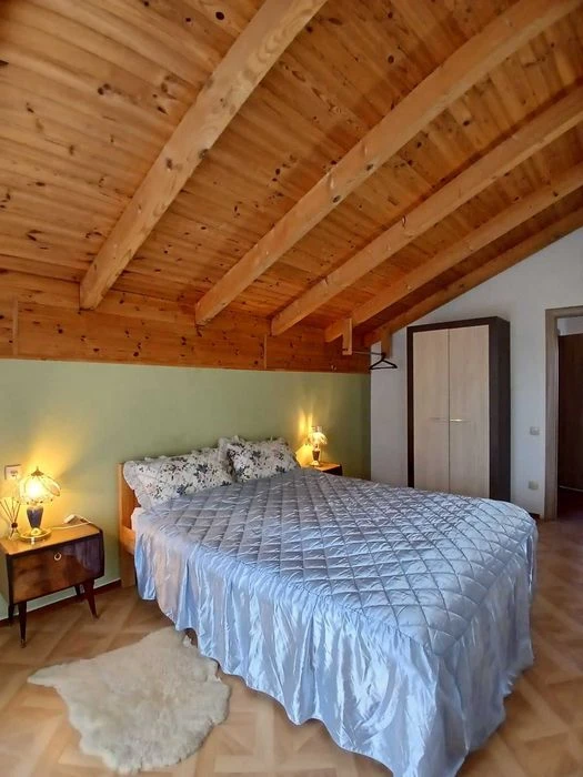 Italian style townhouse, renovated, ready to move in