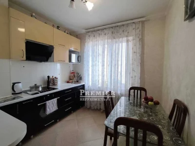 Продам 4-х кім. квартиру в Одесі