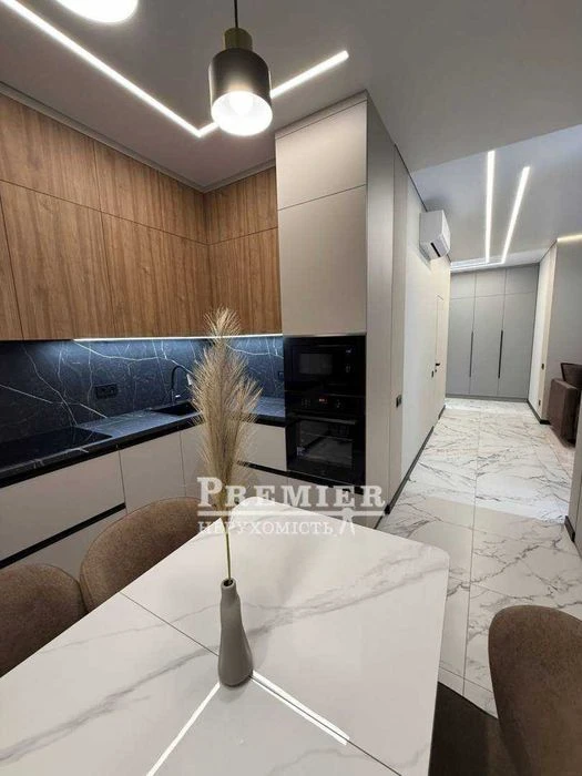 Видова 2-кімнатна квартира 62 м² у ЖК «Жемчужина», дизайнерс