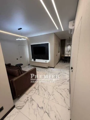 Видова 2-кімнатна квартира 62 м² у ЖК «Жемчужина», дизайнерс