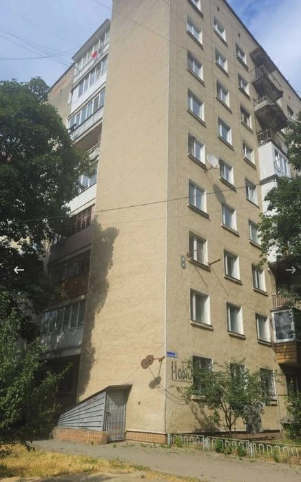 Продається простора 2-кімнатна  квартира
