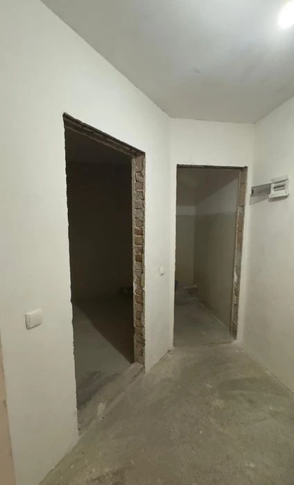 Продається простора 2-кімнатна  квартира
