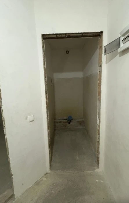 Продається простора 2-кімнатна  квартира