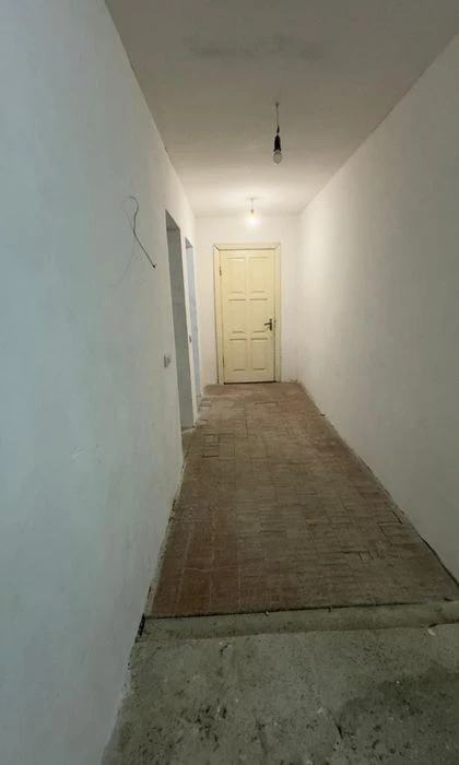 Продається простора 2-кімнатна  квартира