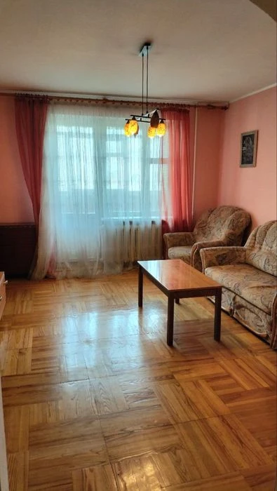 Продам 3-кімтнатну квартиру в центрі