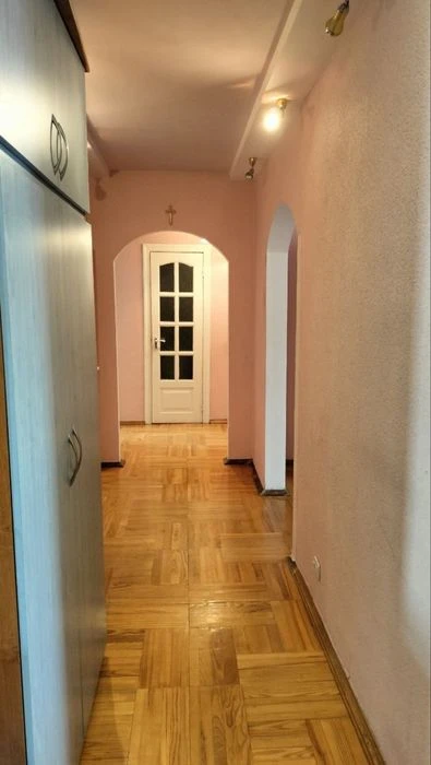 Продам 3-кімтнатну квартиру в центрі