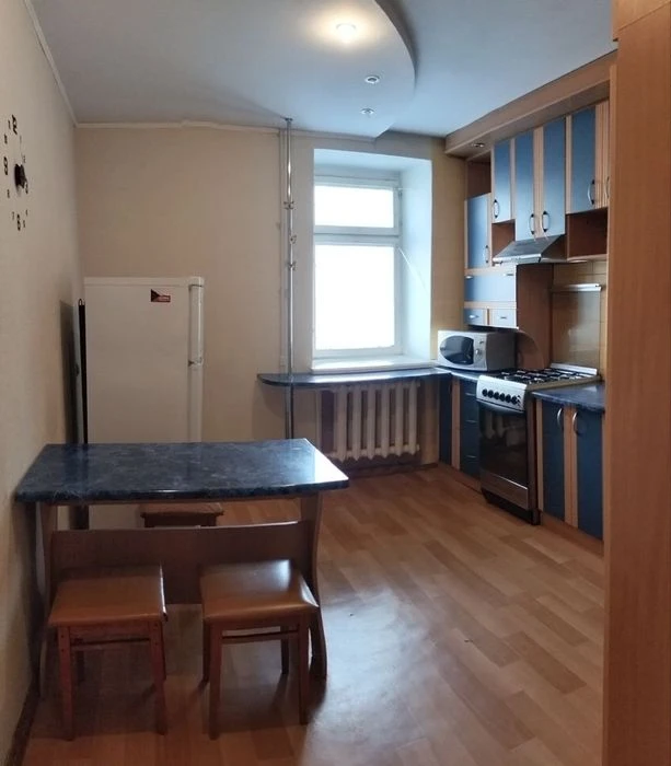 Продам 3-кімтнатну квартиру в центрі