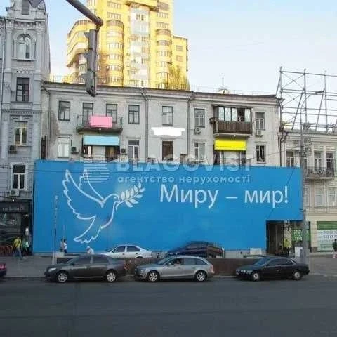 Продаж 2 к. квартири у "золотому трикутнику" столиці - вул.