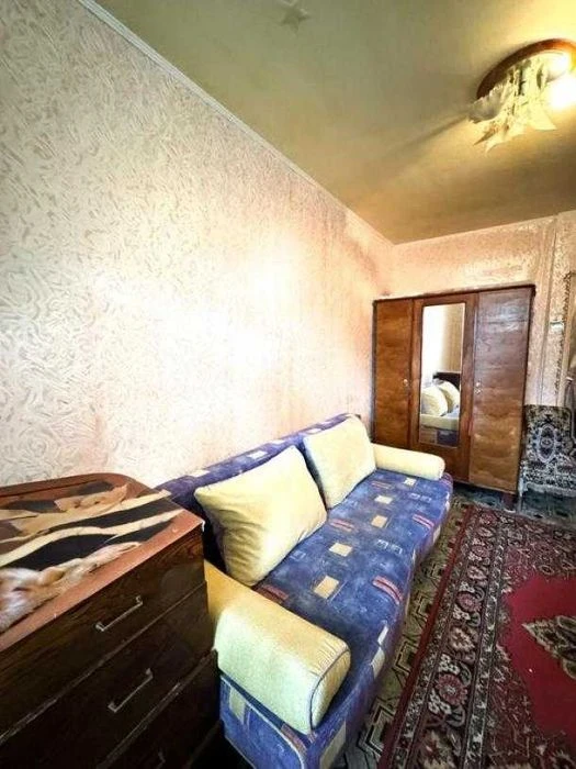 Продам 2 ком.квартиру на ХТЗ.