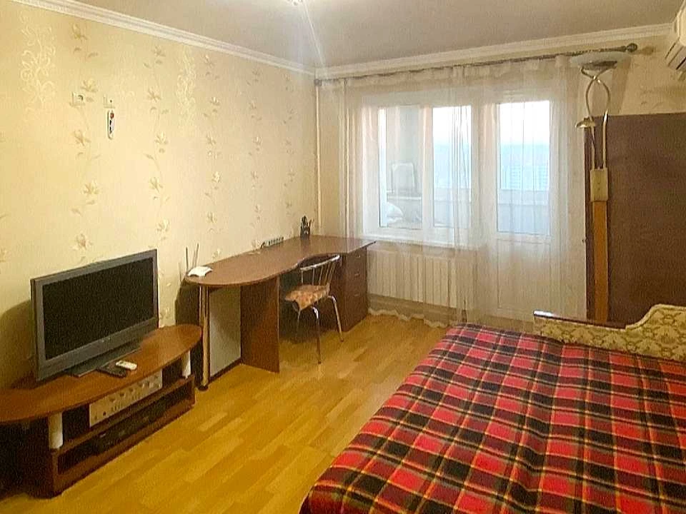 Квартира. Київ, Радунська вул.