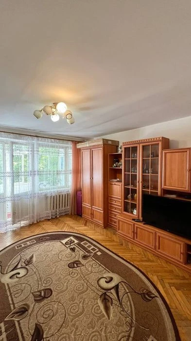 Продаж 1 кімнатної квартири вул. Торфʼяна