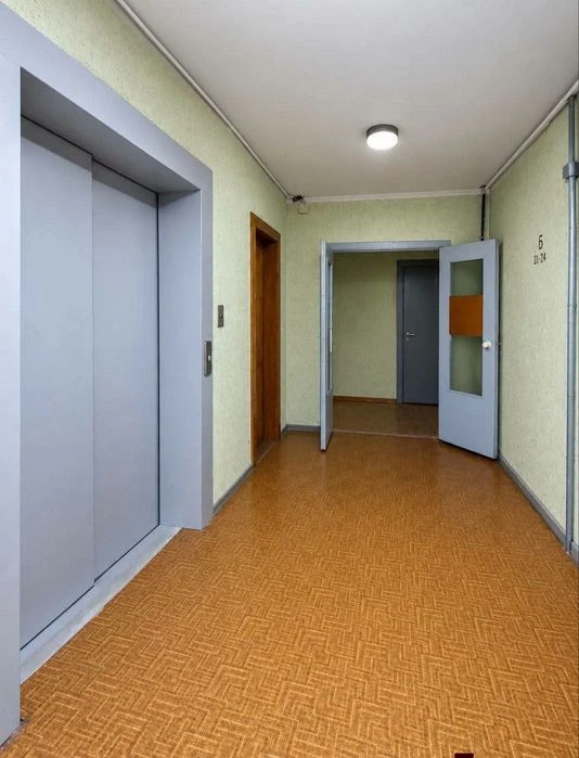 2х к.кв. метро "Теремки" 2хв.Голосіївськи р-н продаж
