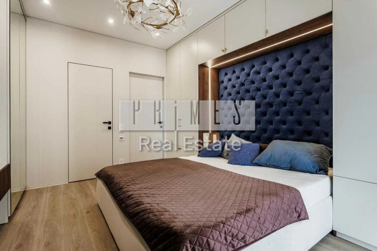Designer apartment for sale in the Nova Angliya residential complex