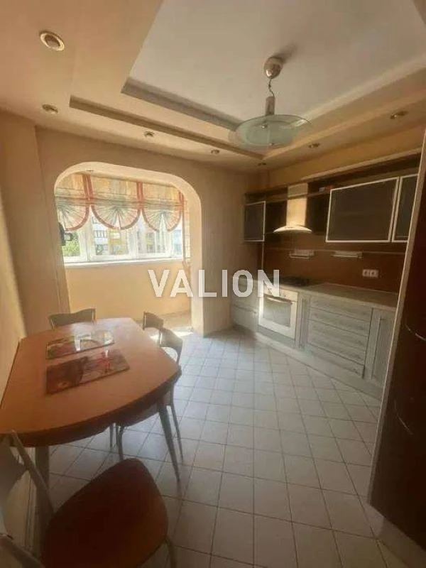 Продаж 3-к квартири вул.Івана Полюя 1