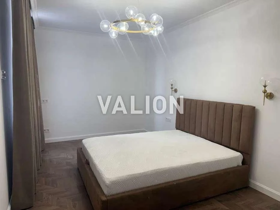 Продаж 3-кімнатної квартири вул. Дніпровська Набережна,18А Ж