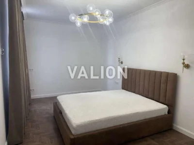 Продаж 3-кімнатної квартири вул. Дніпровська Набережна,18А Ж