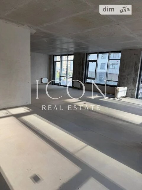 Sale of 3-room apartment 133 sq. m on Andriy Verkhoglyada St. 1-20A