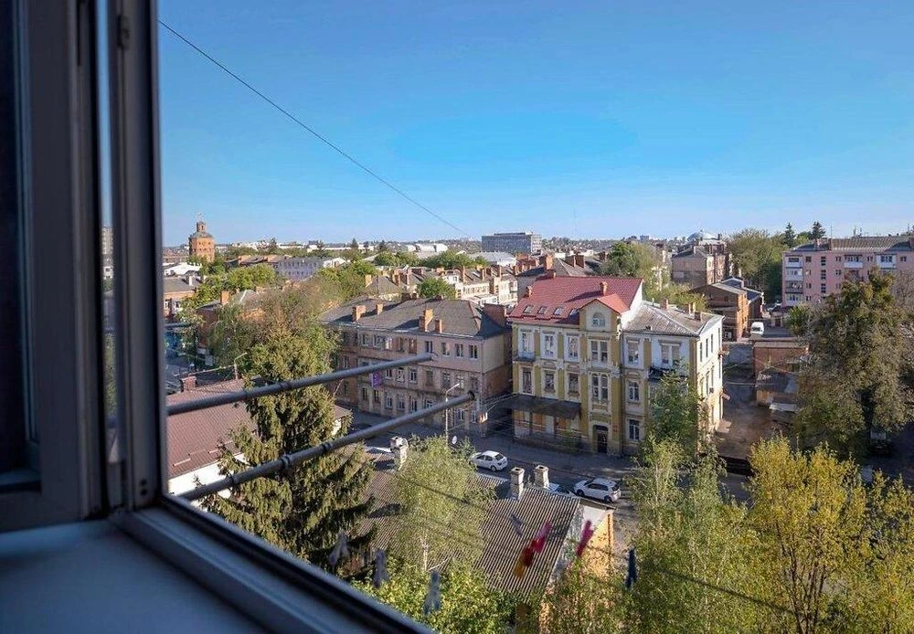 Стильна 2-кімнатна квартира з ремонтом в центрі міста, Кумба