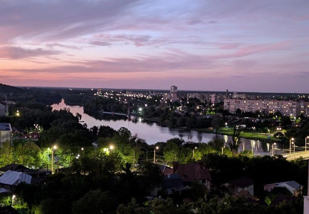 Стильна 2-кімнатна квартира з ремонтом в центрі міста, Кумба
