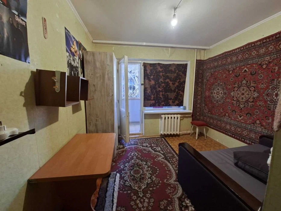 Комната в пятикомнатной квартире по пр.  Добровольского.