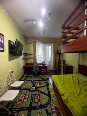 3х комнатная квартира в центре поселка.