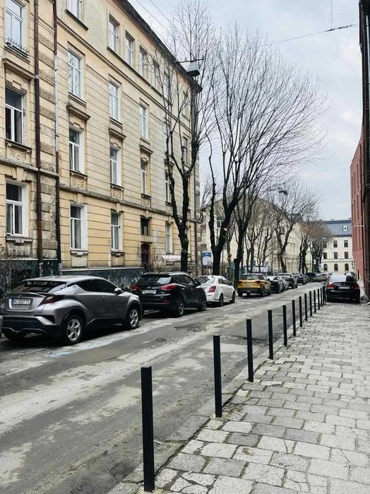 4 кімнатна квартира в центрі Львова, вулиця Академіка Кучера