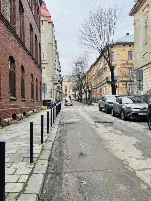 4 кімнатна квартира в центрі Львова, вулиця Академіка Кучера