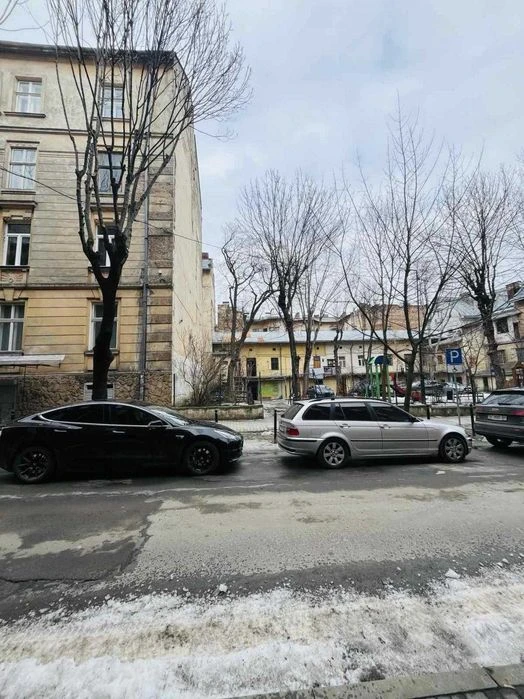 4 кімнатна квартира в центрі Львова, вулиця Академіка Кучера