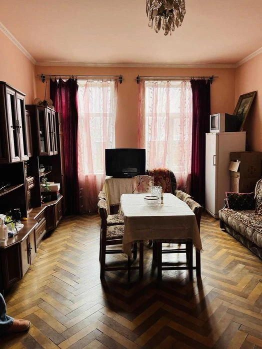 4 кімнатна квартира в центрі Львова, вулиця Академіка Кучера