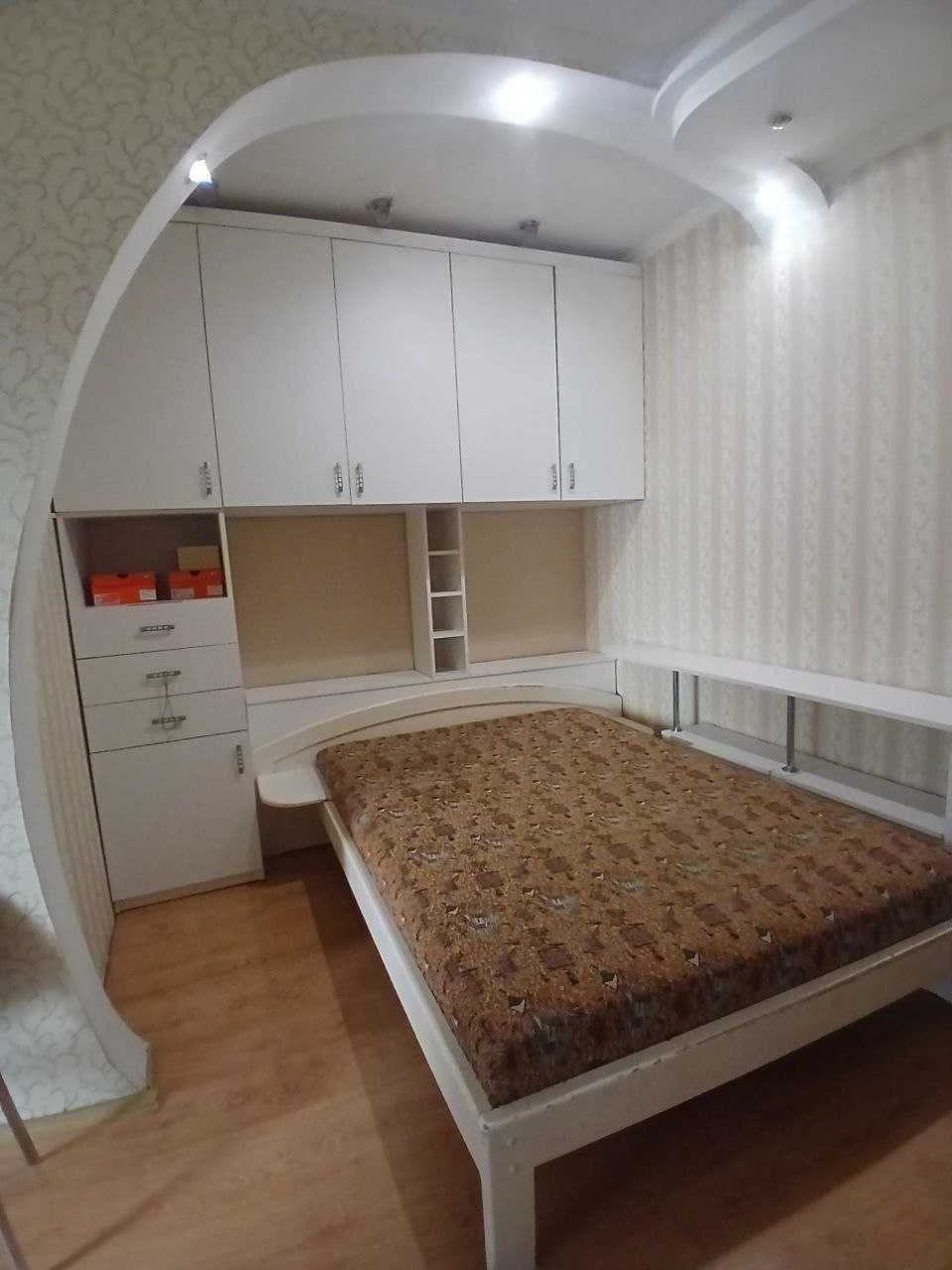 вул. Мала Житомирська, 18, дворівнева квартира, Власник