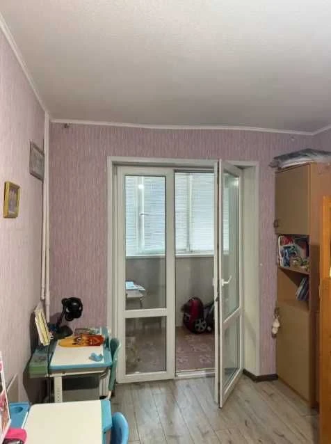 Продаж 3 к квартири 65 м2, жм Придніпровськ, вул. Неміровича