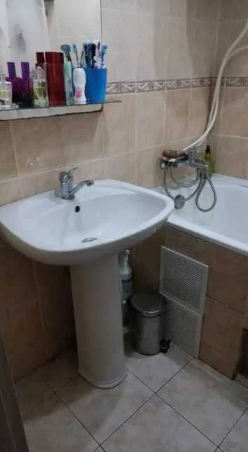Продаж 3 к квартири 65 м2, жм Придніпровськ, вул. Неміровича