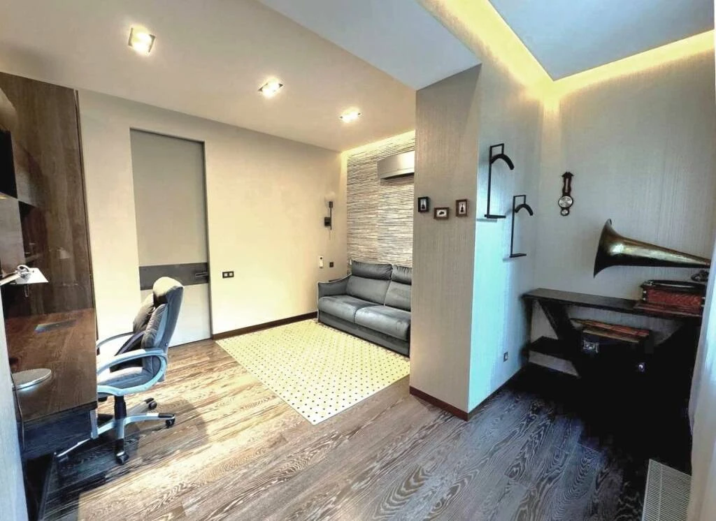 Без комісії. Продаж квартири 155 м. кв. з ремонтом в ЖК прем