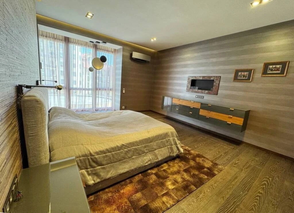 Без комісії. Продаж квартири 155 м. кв. з ремонтом в ЖК прем