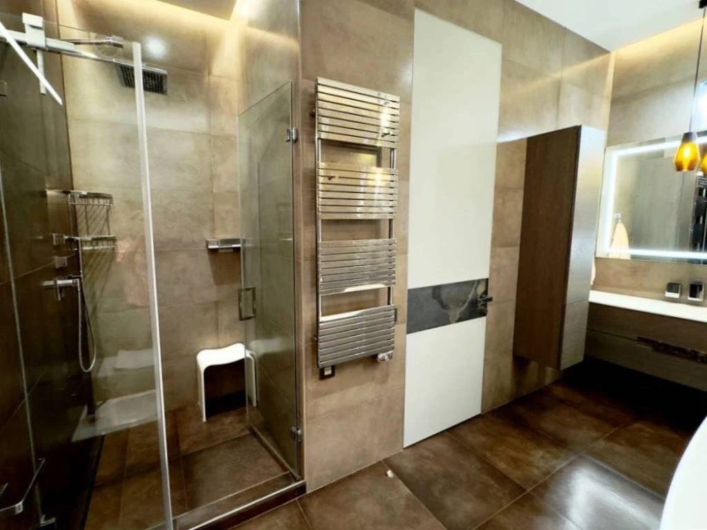 Без комісії. Продаж квартири 155 м. кв. з ремонтом в ЖК прем