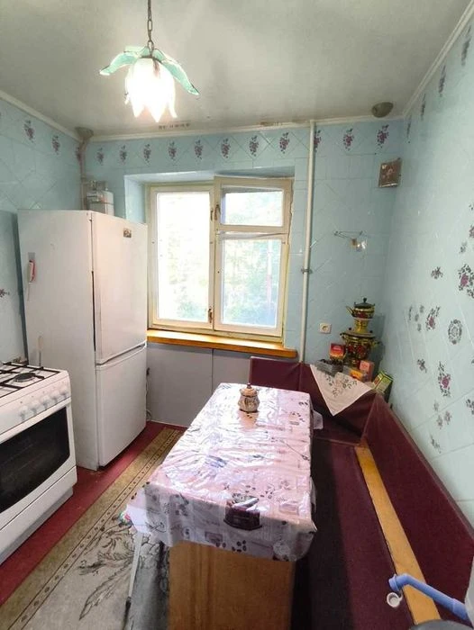 Двокімнатна квартира в доглянутій п'ятиповерхівці на Черемуш