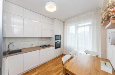 Продаж 3к.двоповерхової  квартири з терасою Метрологічна,109