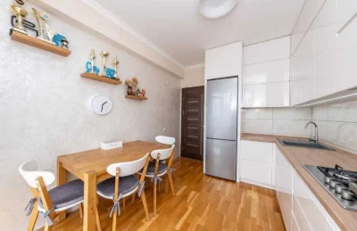 Продаж 3к.двоповерхової  квартири з терасою Метрологічна,109
