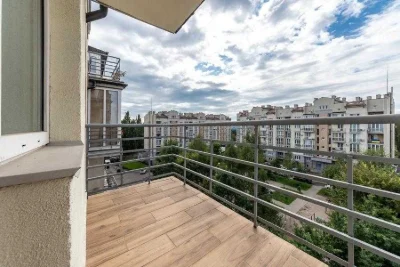 Продаж 3к.двоповерхової  квартири з терасою Метрологічна,109