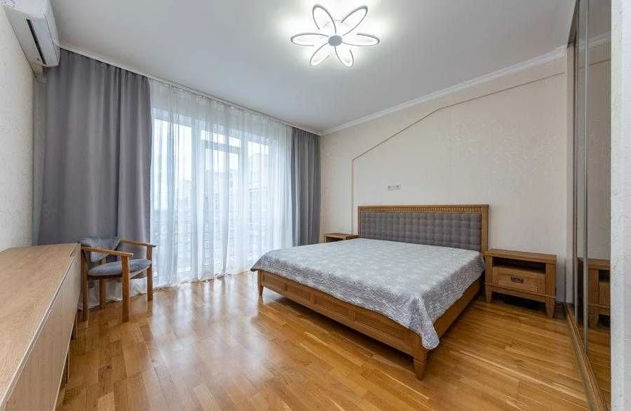 Продаж 3к.двоповерхової  квартири з терасою Метрологічна,109